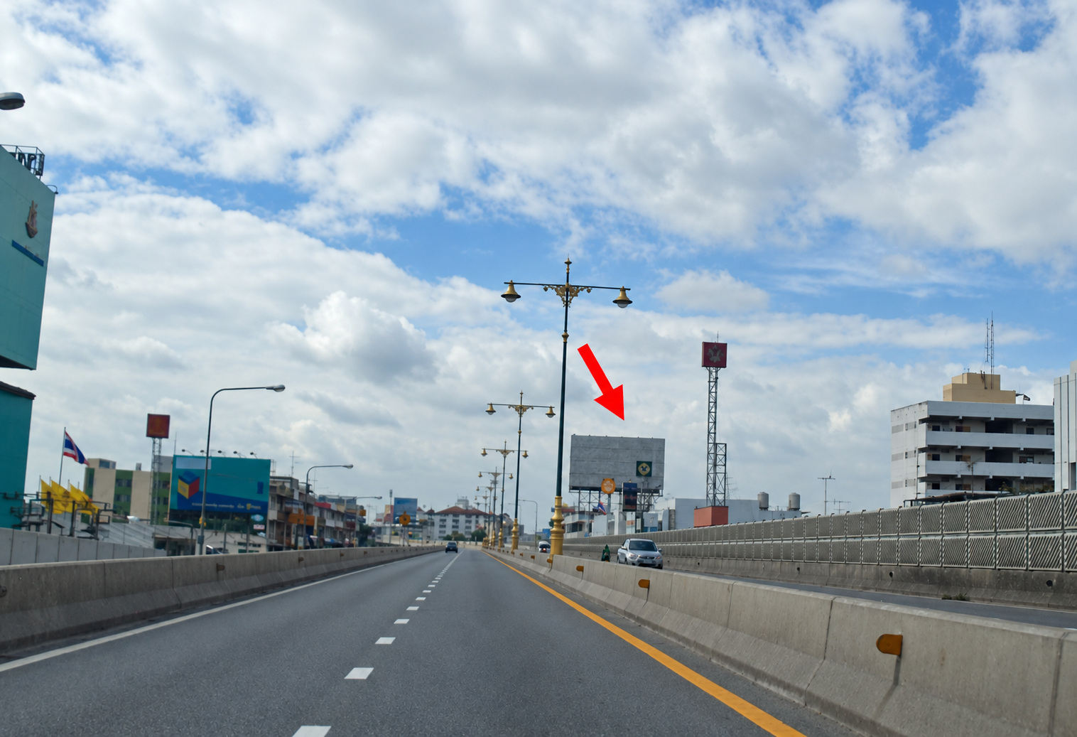ป้ายโฆษณาบนหลังคาตึกเข้าท่าน้ำปากเกร็ด(ขาเข้า) รูปที่ 3