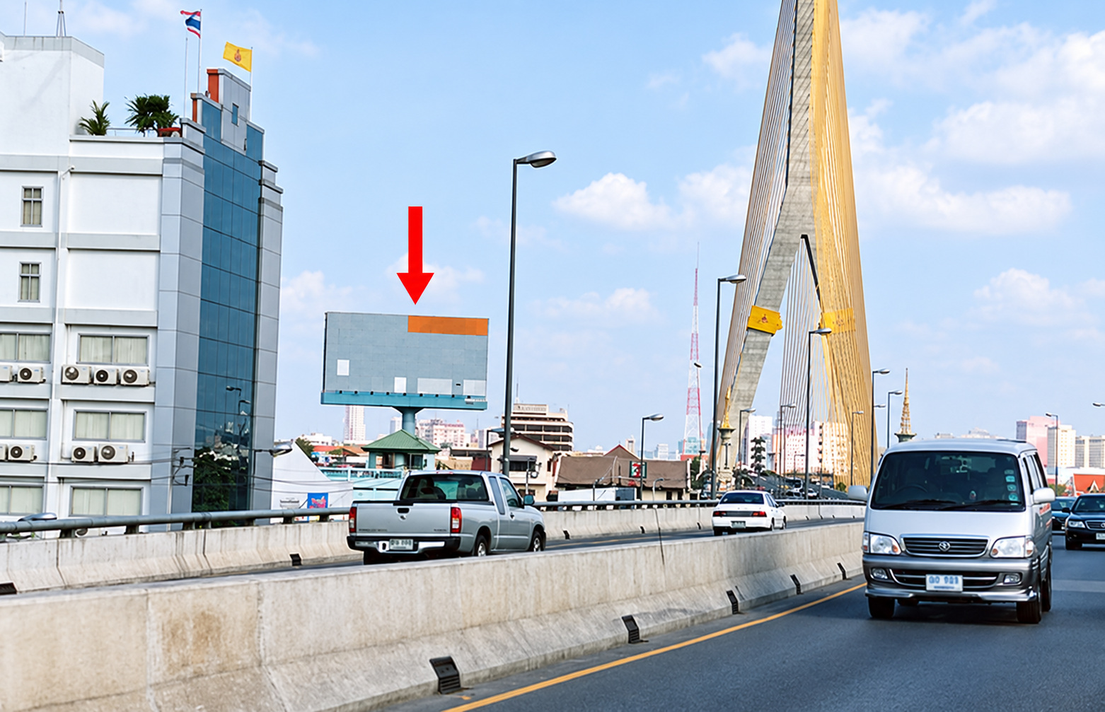 ป้ายโฆษณาสะพานพระราม 8(ขาเข้า) รูปที่ 1