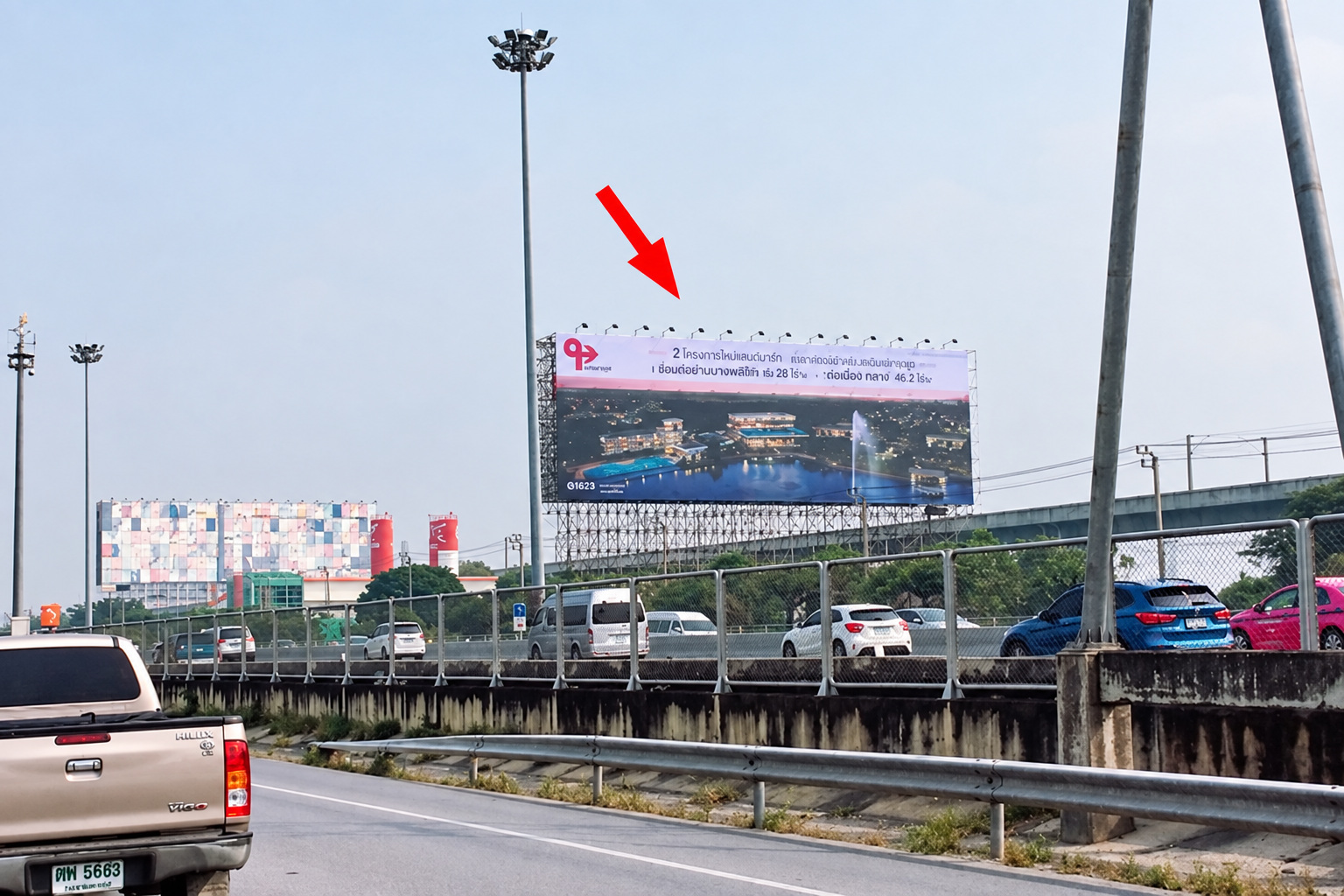 ป้ายโฆษณาก่อนวงแหวน กม.4(G) ขาออก รูปที่ 3