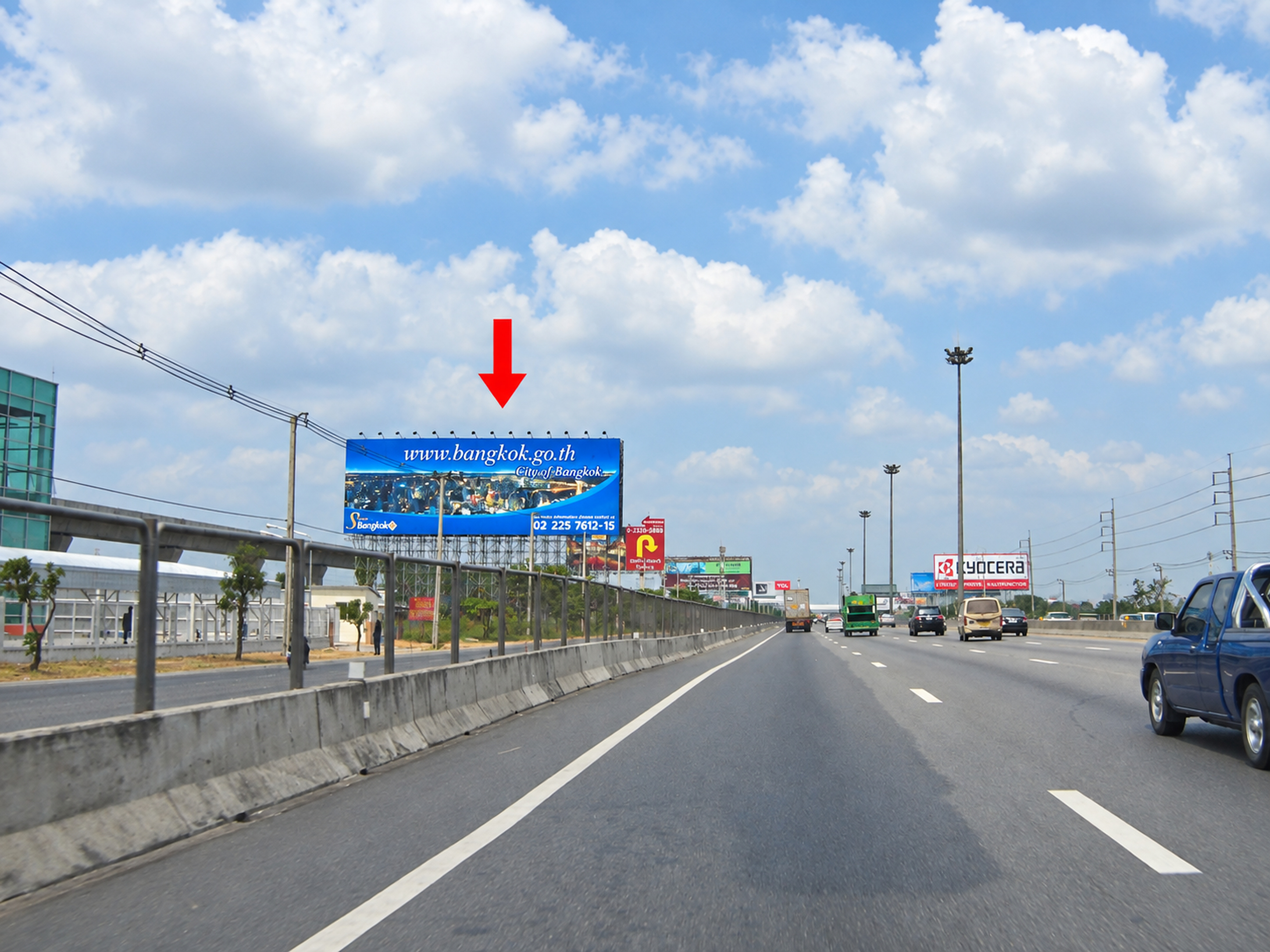 ป้ายโฆษณาก่อนวงแหวน กม.4(G) ขาเข้า รูปที่ 2