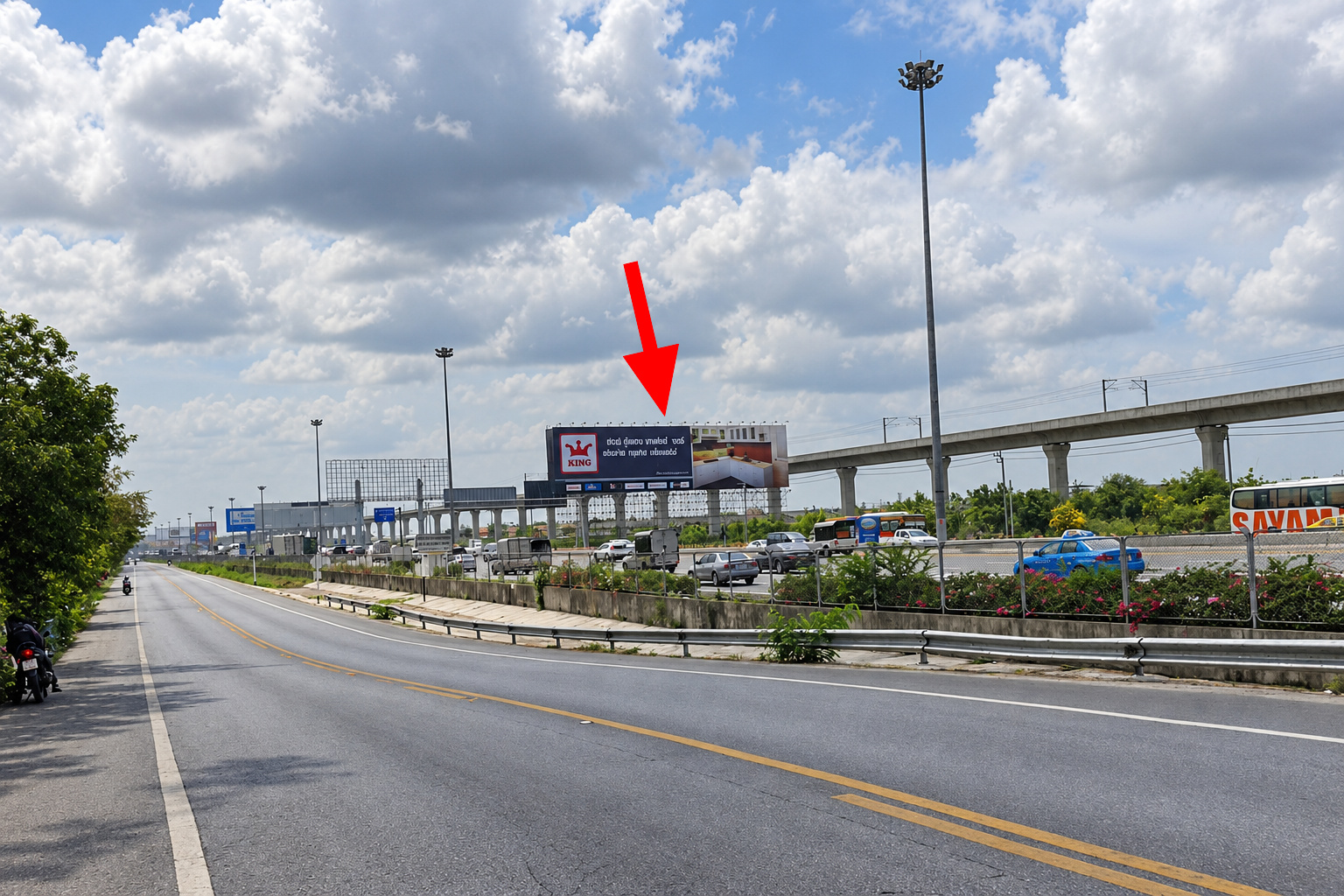 ป้ายโฆษณาแยกวงแหวนรอบนอก กม.8(E) ขาออก รูปที่ 2